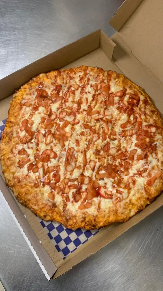 Deluxe Pizza in Calgary, AB